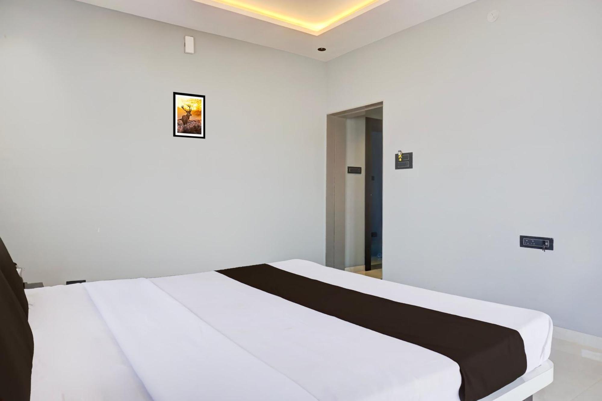 Hotel O Jeevan Restaurant & Lodging Kavathe Exterior photo