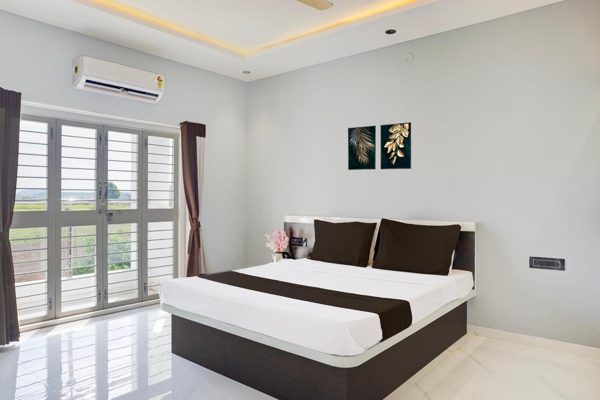Hotel O Jeevan Restaurant & Lodging Kavathe Exterior photo