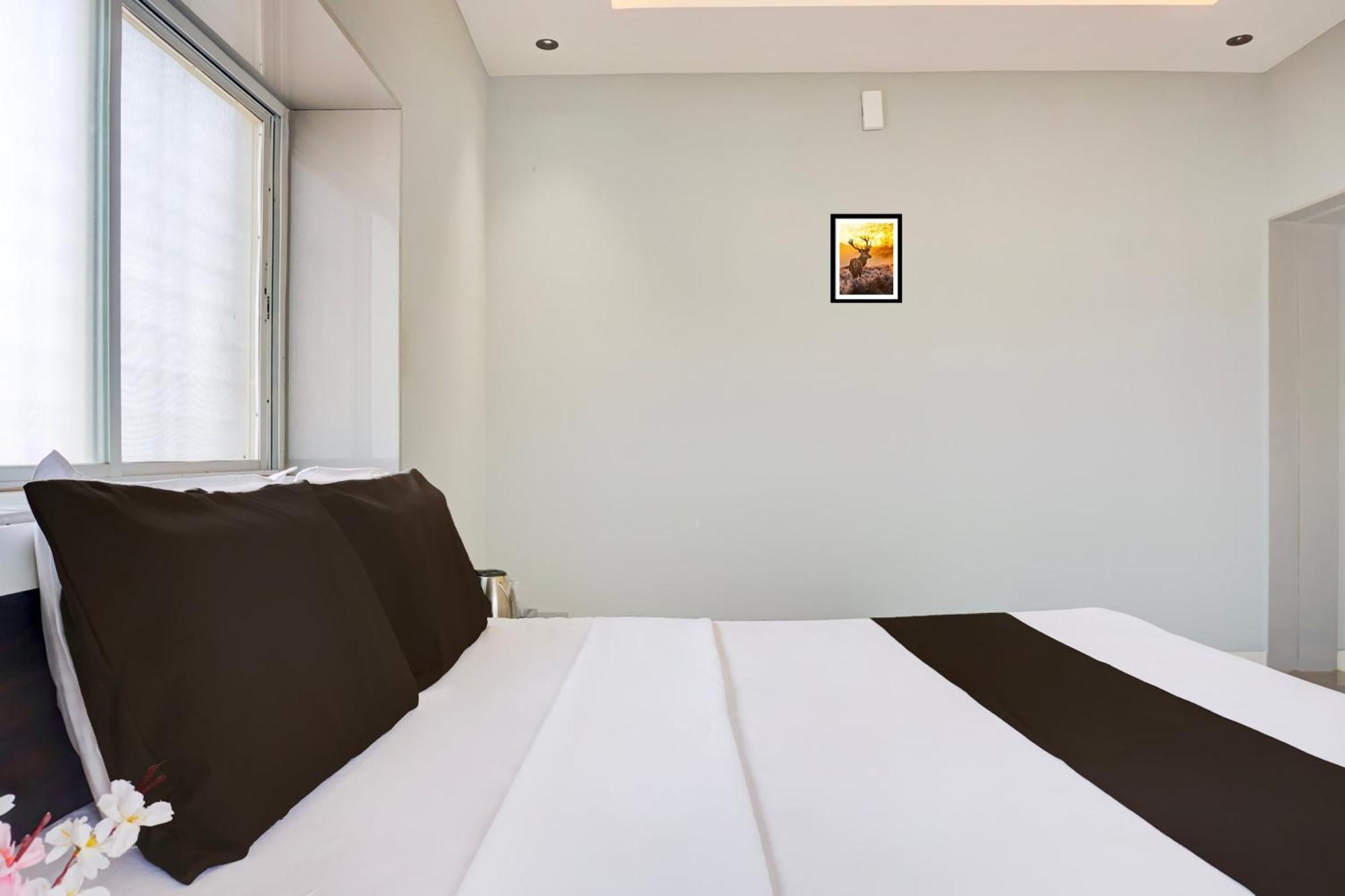 Hotel O Jeevan Restaurant & Lodging Kavathe Exterior photo
