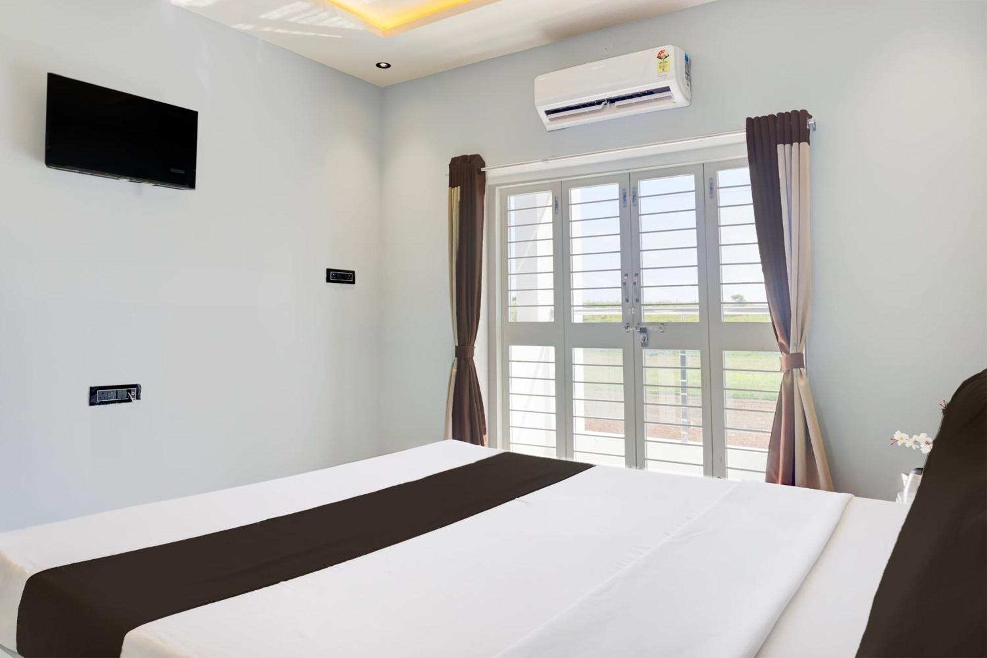 Hotel O Jeevan Restaurant & Lodging Kavathe Exterior photo