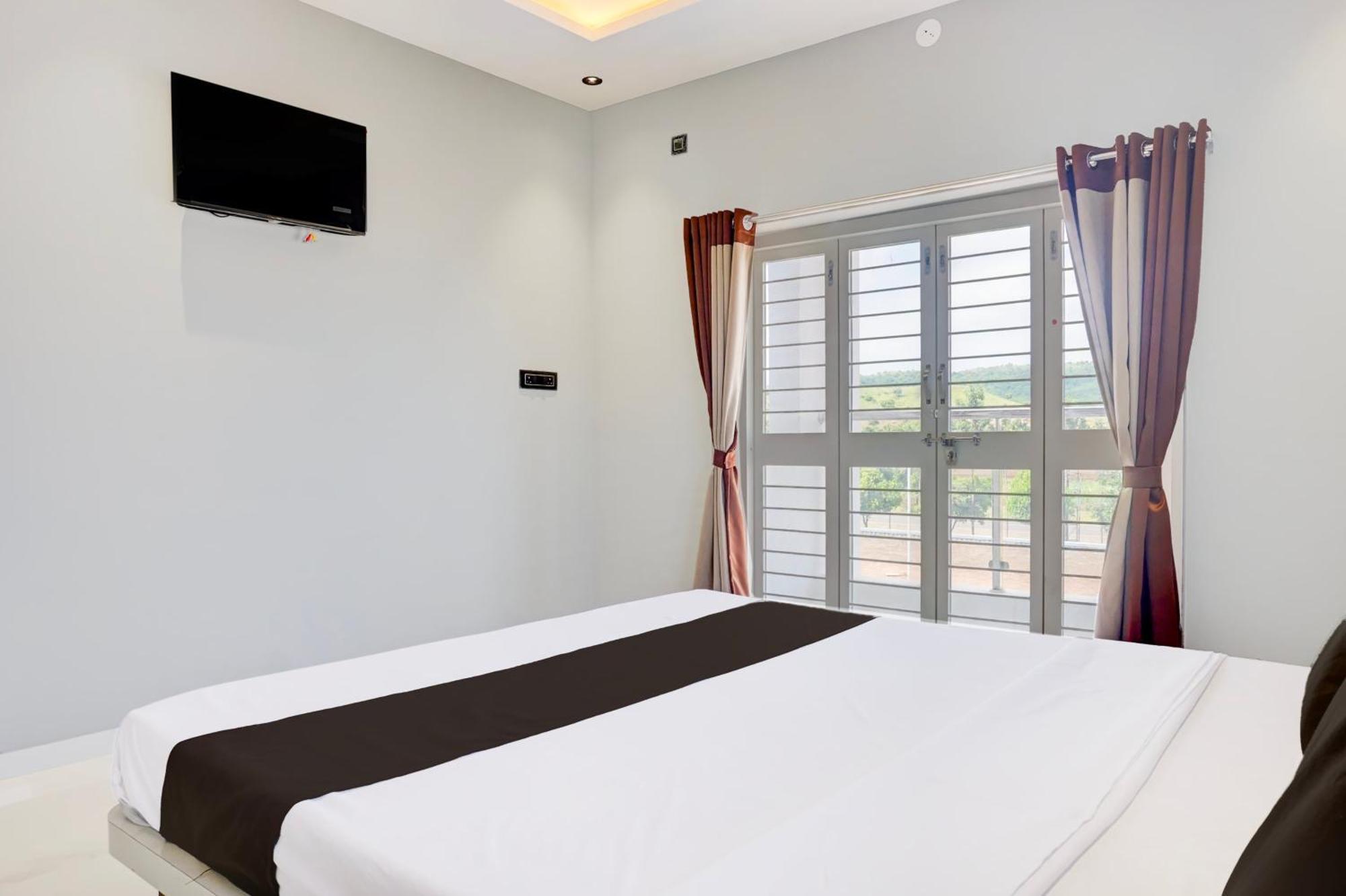 Hotel O Jeevan Restaurant & Lodging Kavathe Exterior photo